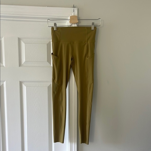 Lululemon Fast and Free High Rise Tight 25” Size 4 - Picture 3 of 6